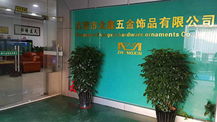 個性閃耀，工廠直銷 18K金與鈦鋼字母項鏈引領歐美簡約新風尚